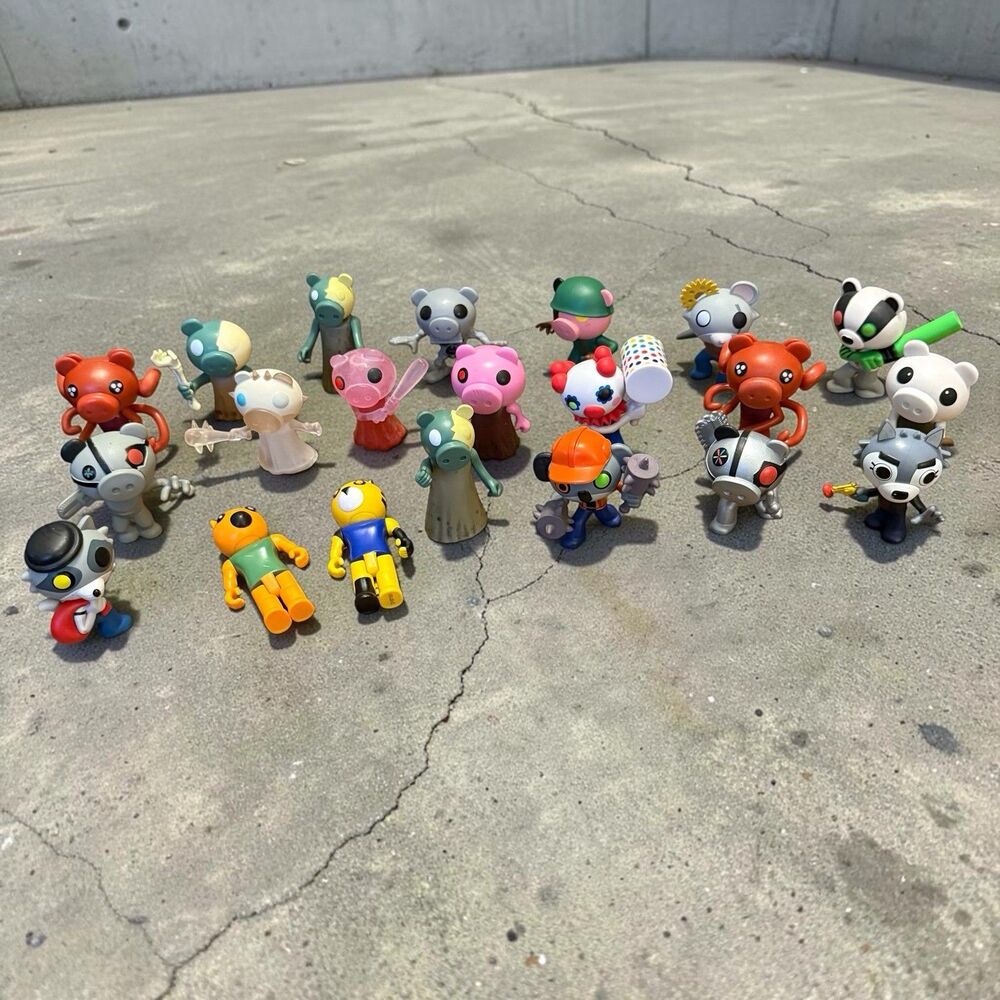 Roblox Piggy Series 2 Carrying Case Lot 21 Minions Includes Rare Clear Varient